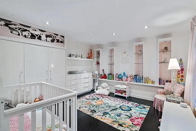 5 Beverly Road W