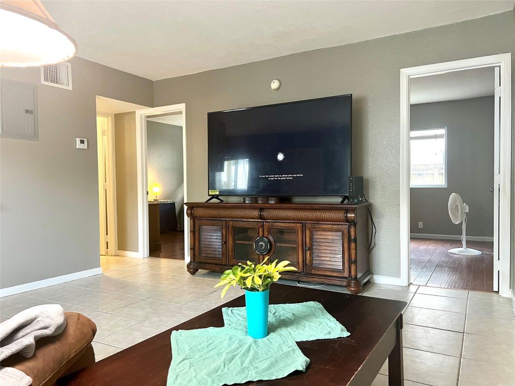 Photo of 2655 NE 8th Ave #104, Wilton Manors, FL 33334 (MLS # F10533178)