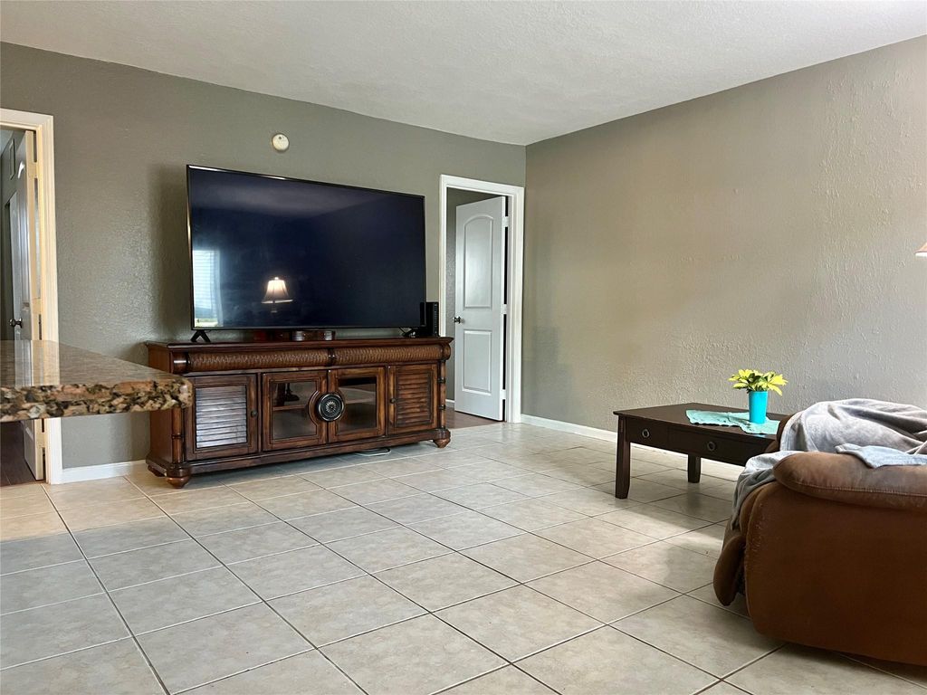 Photo of 2655 NE 8th Ave #104, Wilton Manors, FL 33334 (MLS # F10533178)