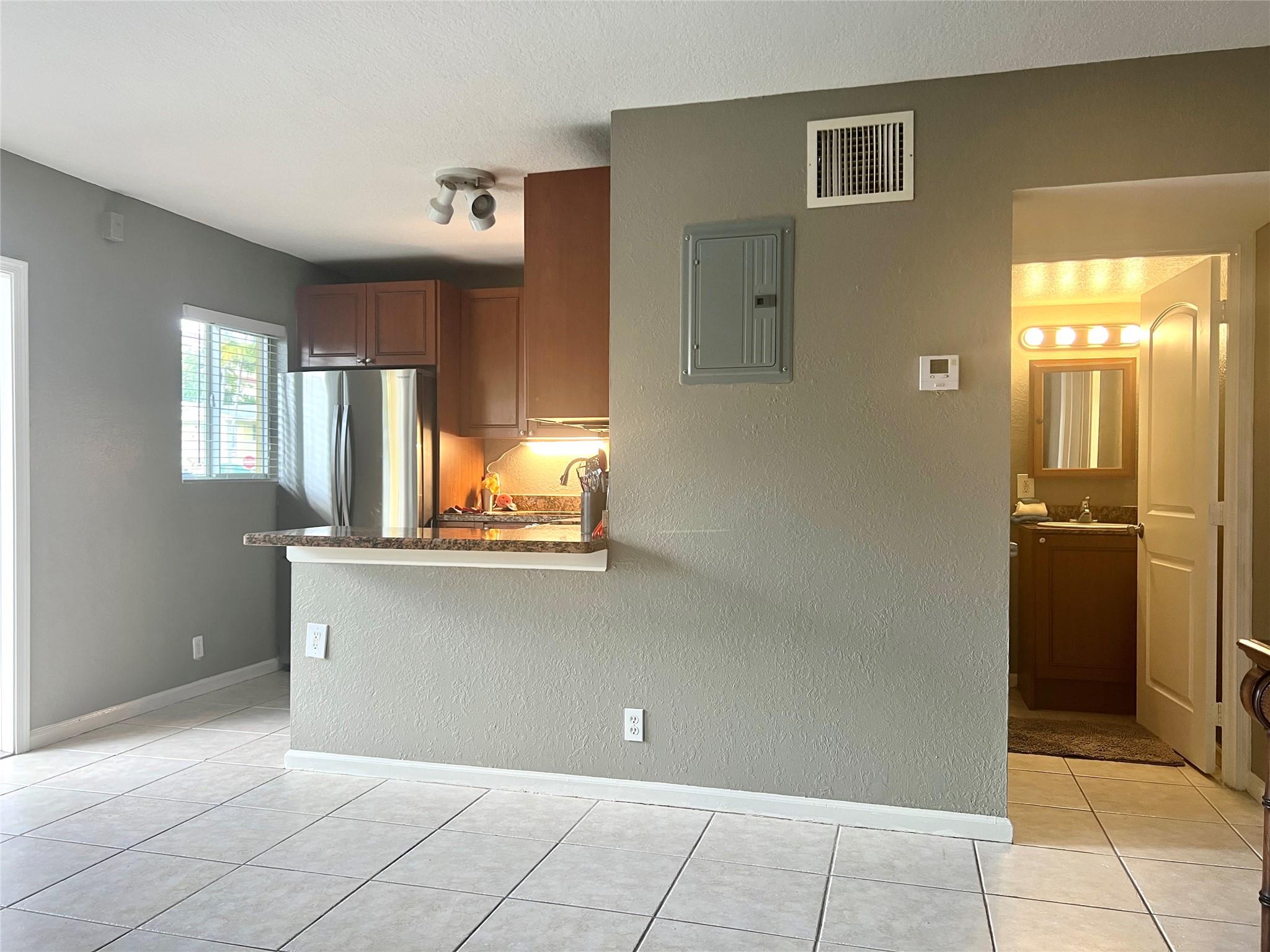 2655 NE 8th Ave 104
