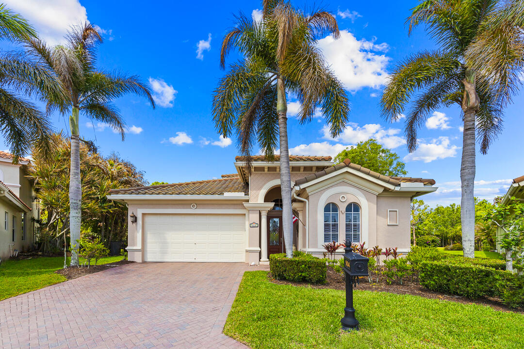 904 SW Pebble Lane