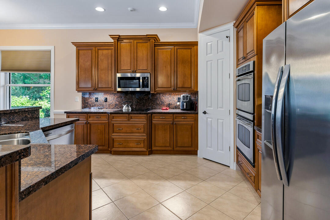 PALM COVE GOLF & YACHT CLUB - Residential