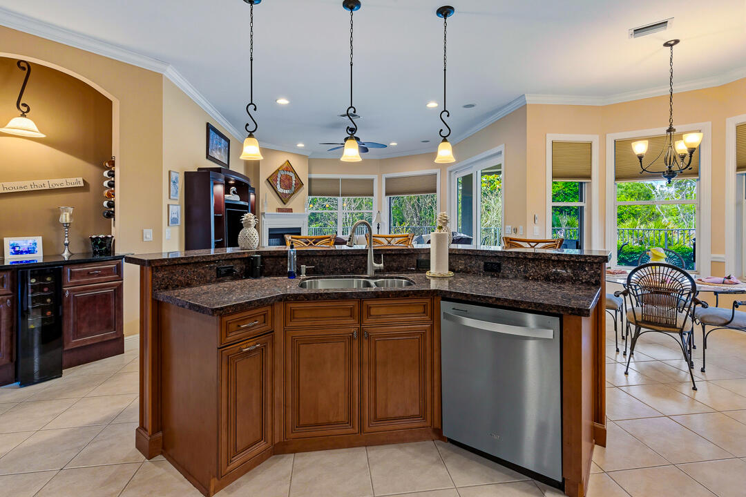 PALM COVE GOLF & YACHT CLUB - Residential