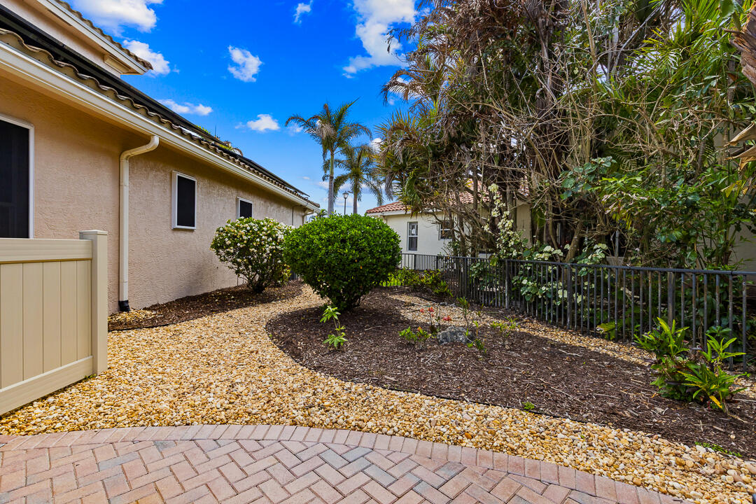 PALM COVE GOLF & YACHT CLUB - Residential