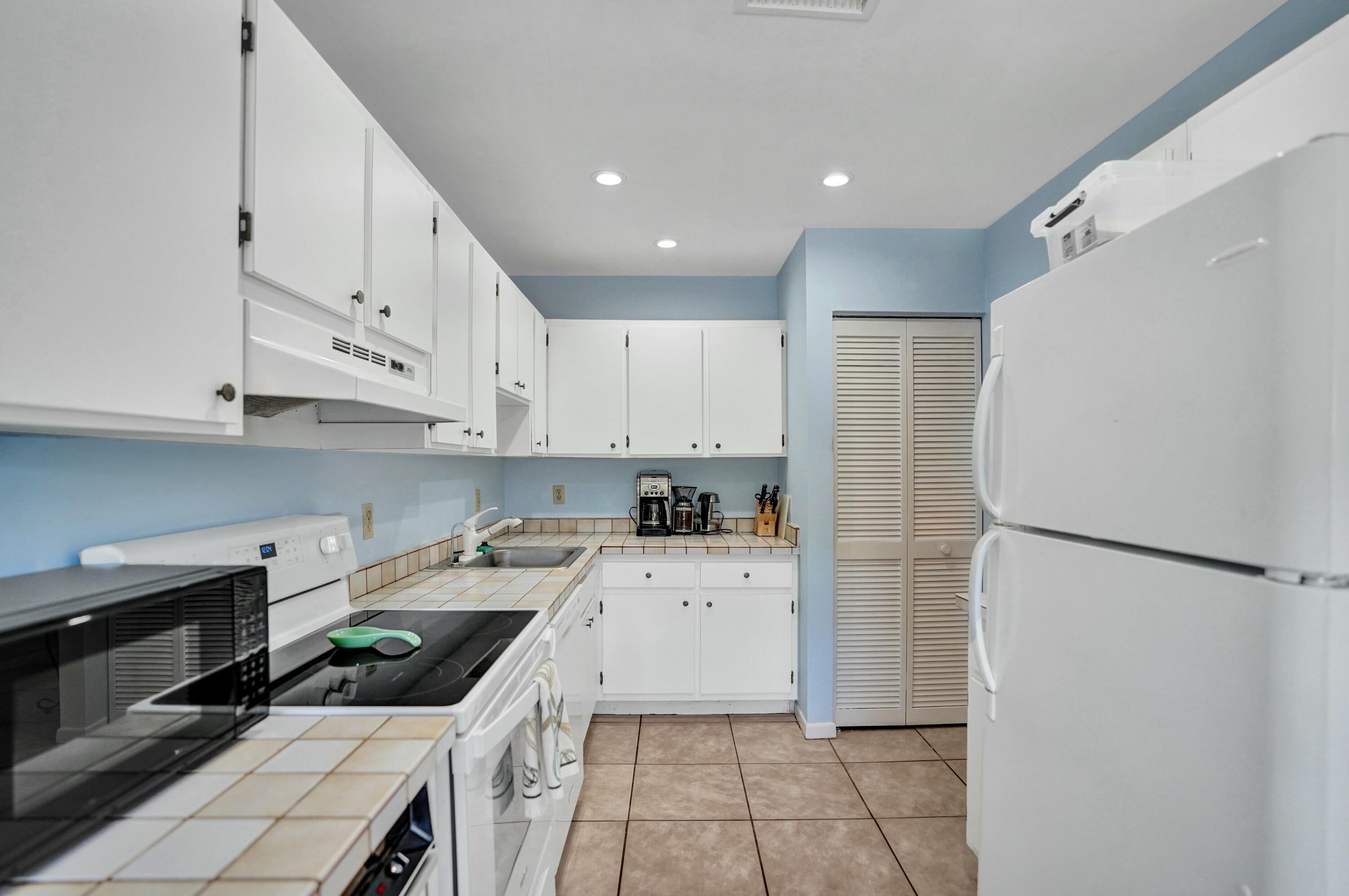 STRATFORD AT HUNTERS RUN CONDO - Residential