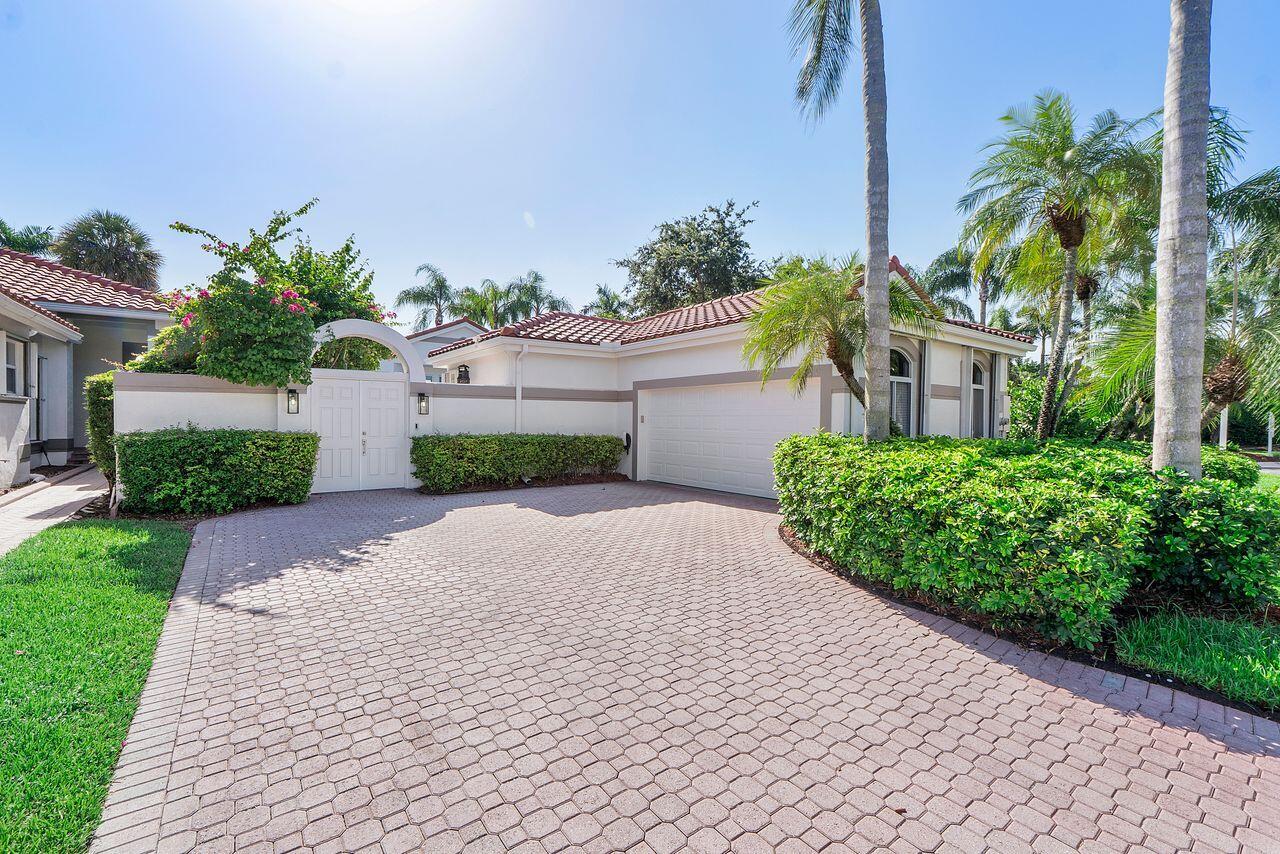 1081 BEL AIRE Drive E