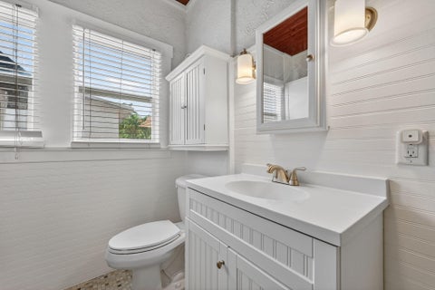 Tiny photo for 400 NE 5th Avenue, Pompano Beach, FL 33060 (MLS # B26035488)