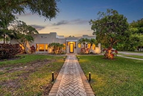 Tiny photo for 400 NE 5th Avenue, Pompano Beach, FL 33060 (MLS # B26035488)