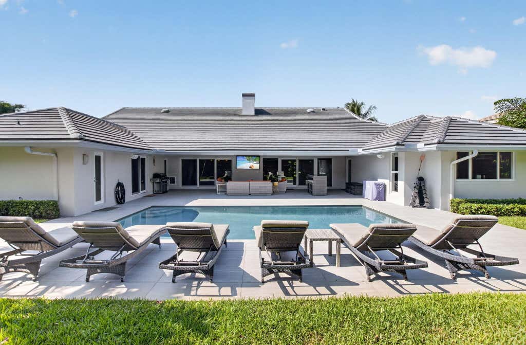 Photo of 3245 St James Drive, Boca Raton, FL 33434 (MLS # B26045298)