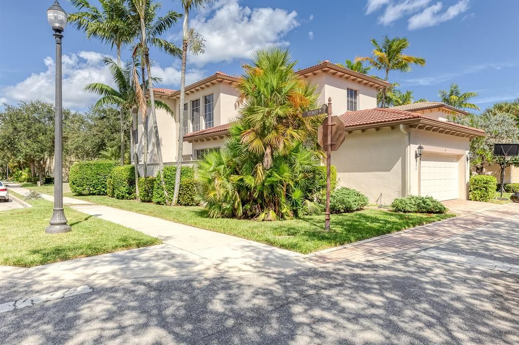 Photo of 10 Stoney Drive, Palm Beach Gardens, FL 33410 (MLS # R10753998)