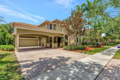 127 Via Castilla, Jupiter, FL MLS: R10991978