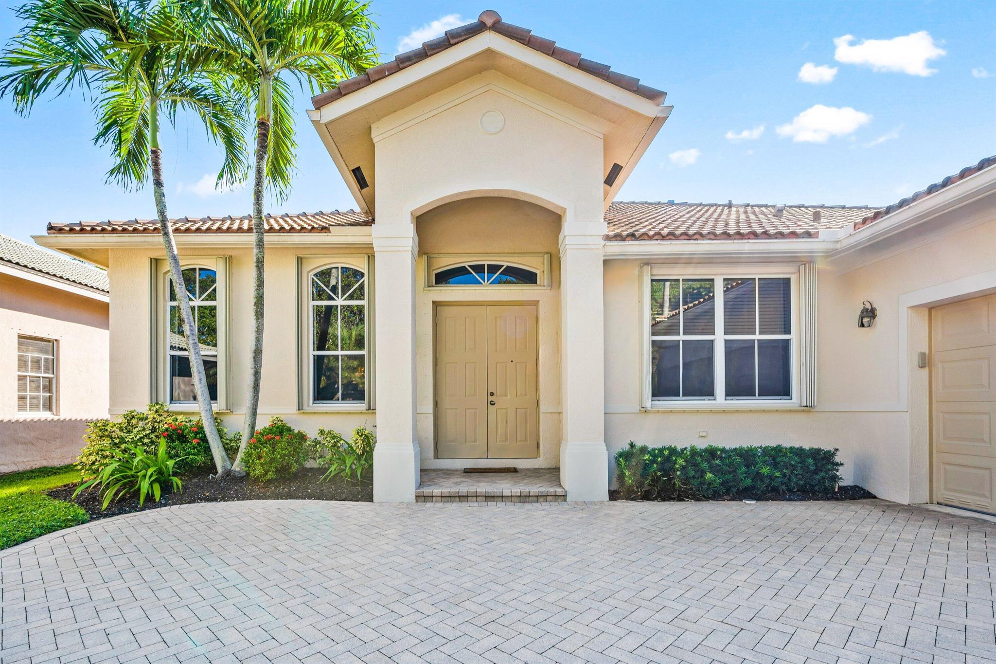 1366 Crossbill Court