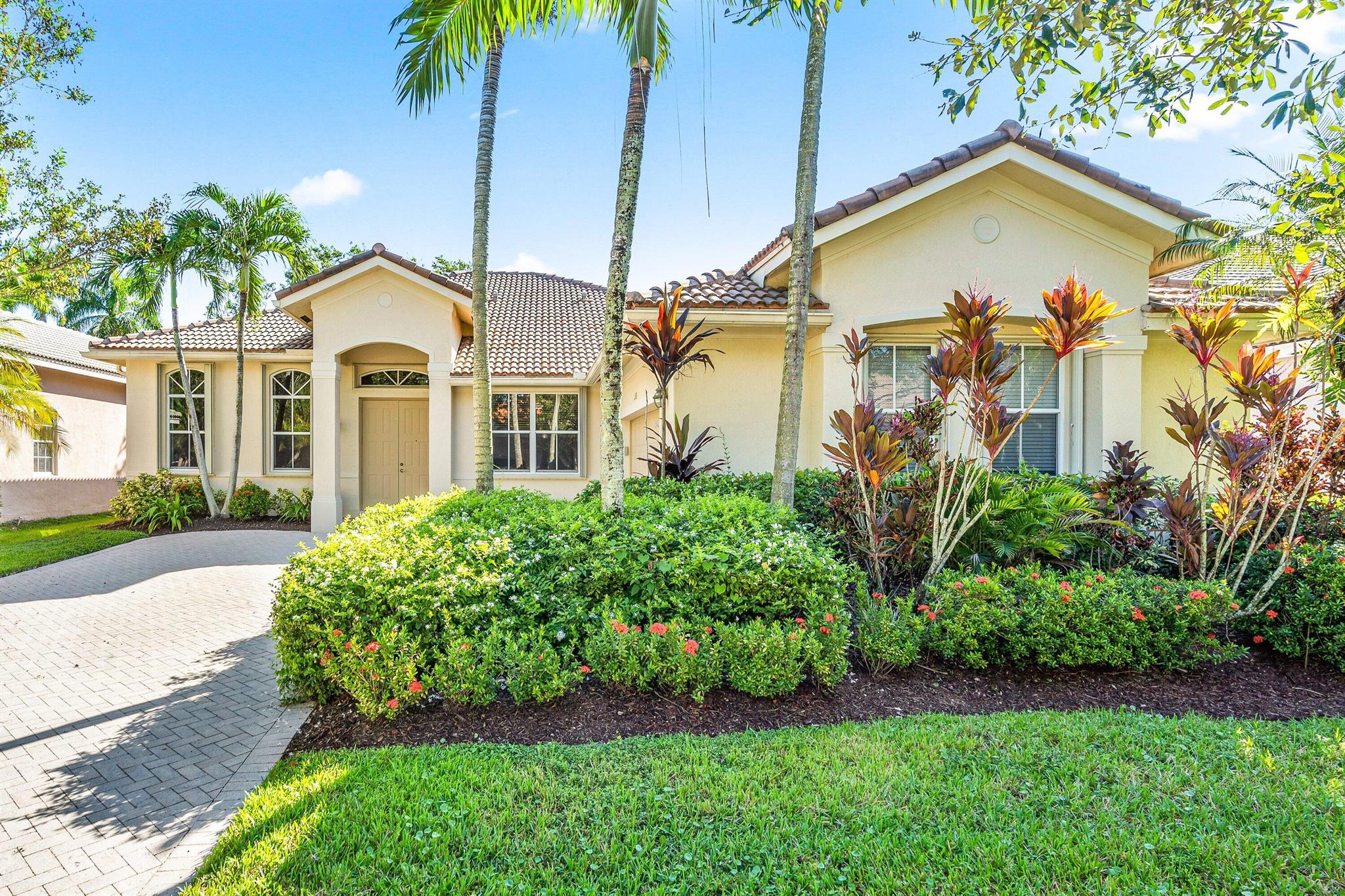 1366 Crossbill Court