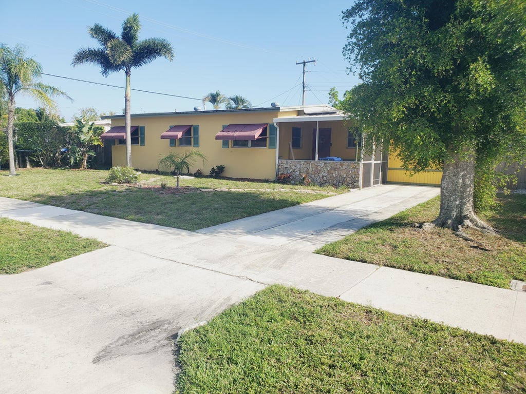 Photo of 1408 W Broome Street, Lantana, FL 33462 (MLS # R10791551)