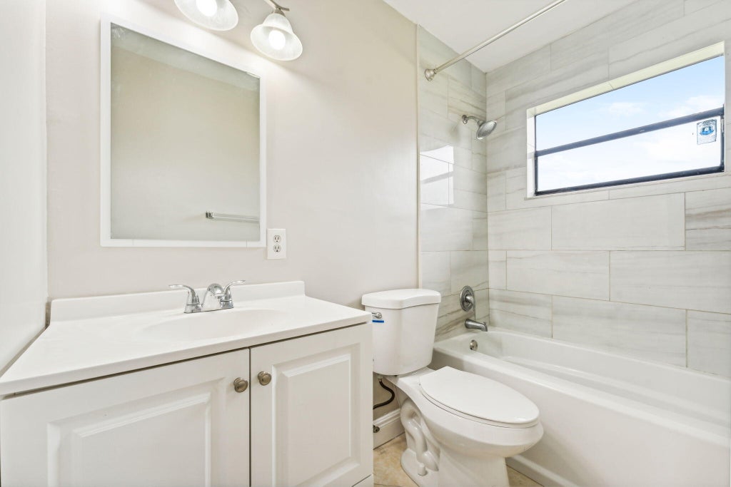 Photo of 270 NW 3rd Avenue, Deerfield Beach, FL 33441 (MLS # R10954042)