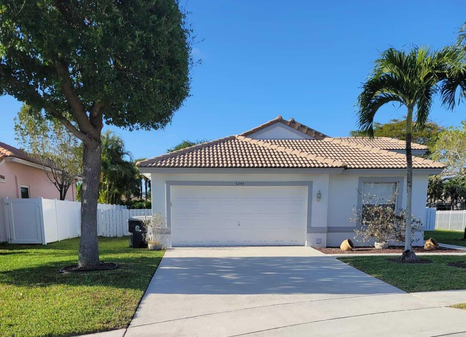 Must See ! The best corner house by the park!feels like private park the house is beautiful modern all new appliances 3bed + office or baby room, Amazing school zone!gated and safe community to bring your family to live in! Rent includes basic cable, high speed internet and landscaping!come and rent your dream home!