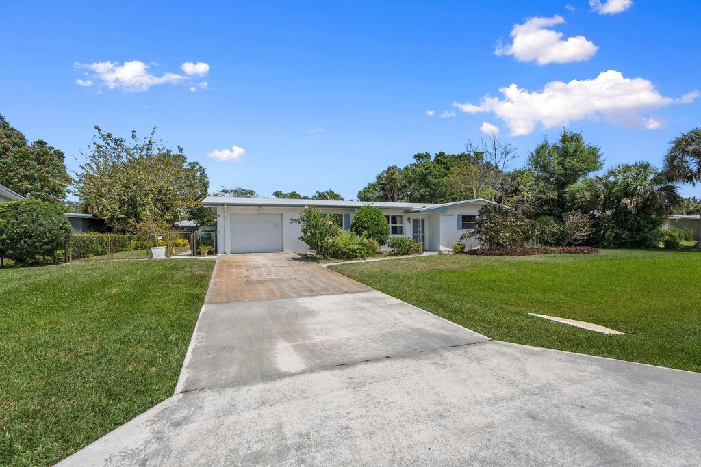 Photo of 2718 Placid Avenue, Fort Pierce, FL 34982 (MLS # R11085609)