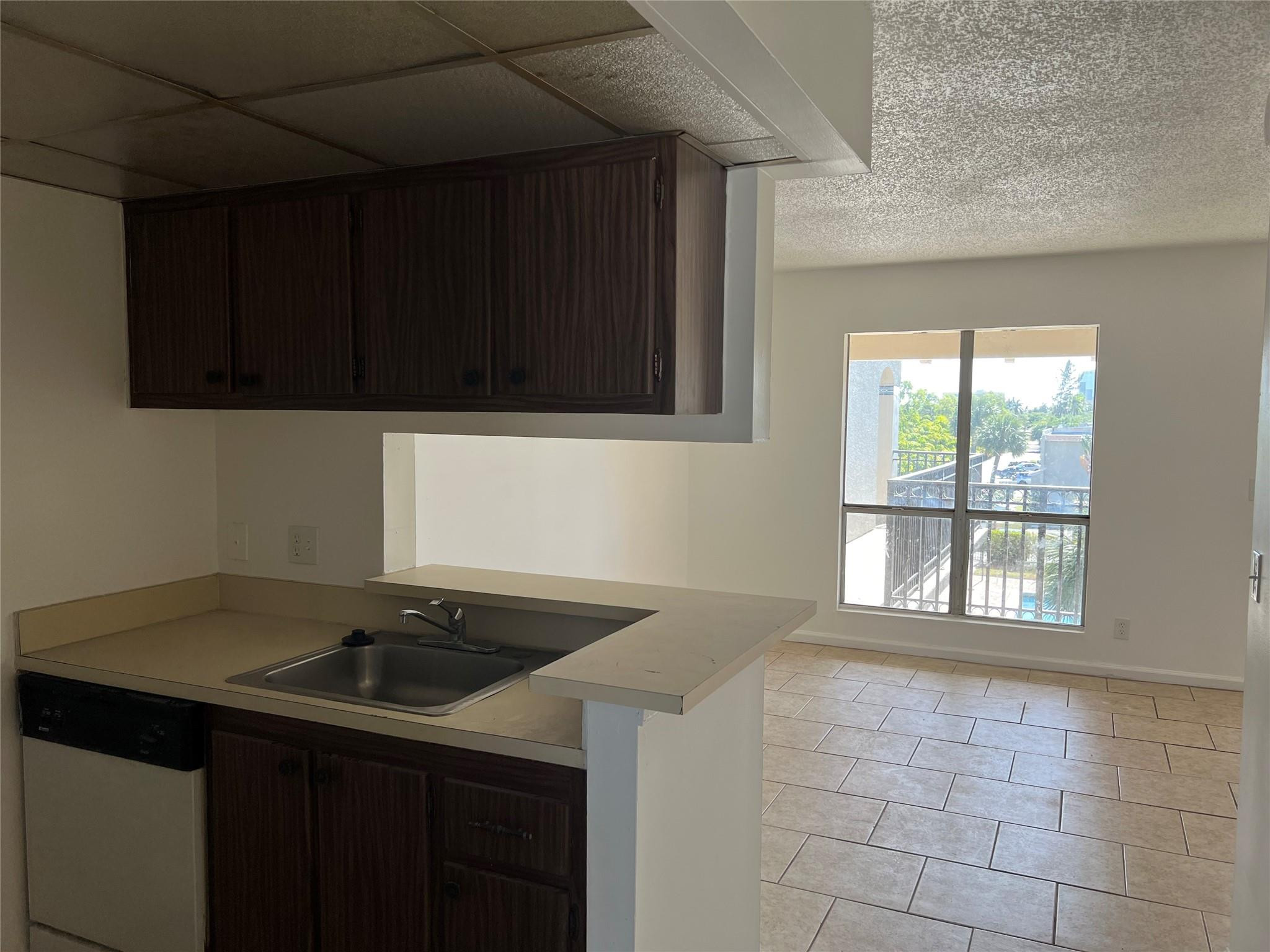 CROSS CREEK CONDO - Residential Lease