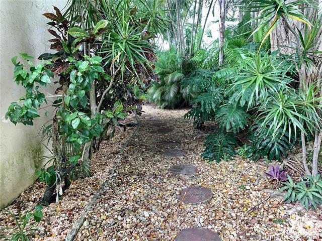 LAKES OF BOCA BARWOOD 1 - Residential