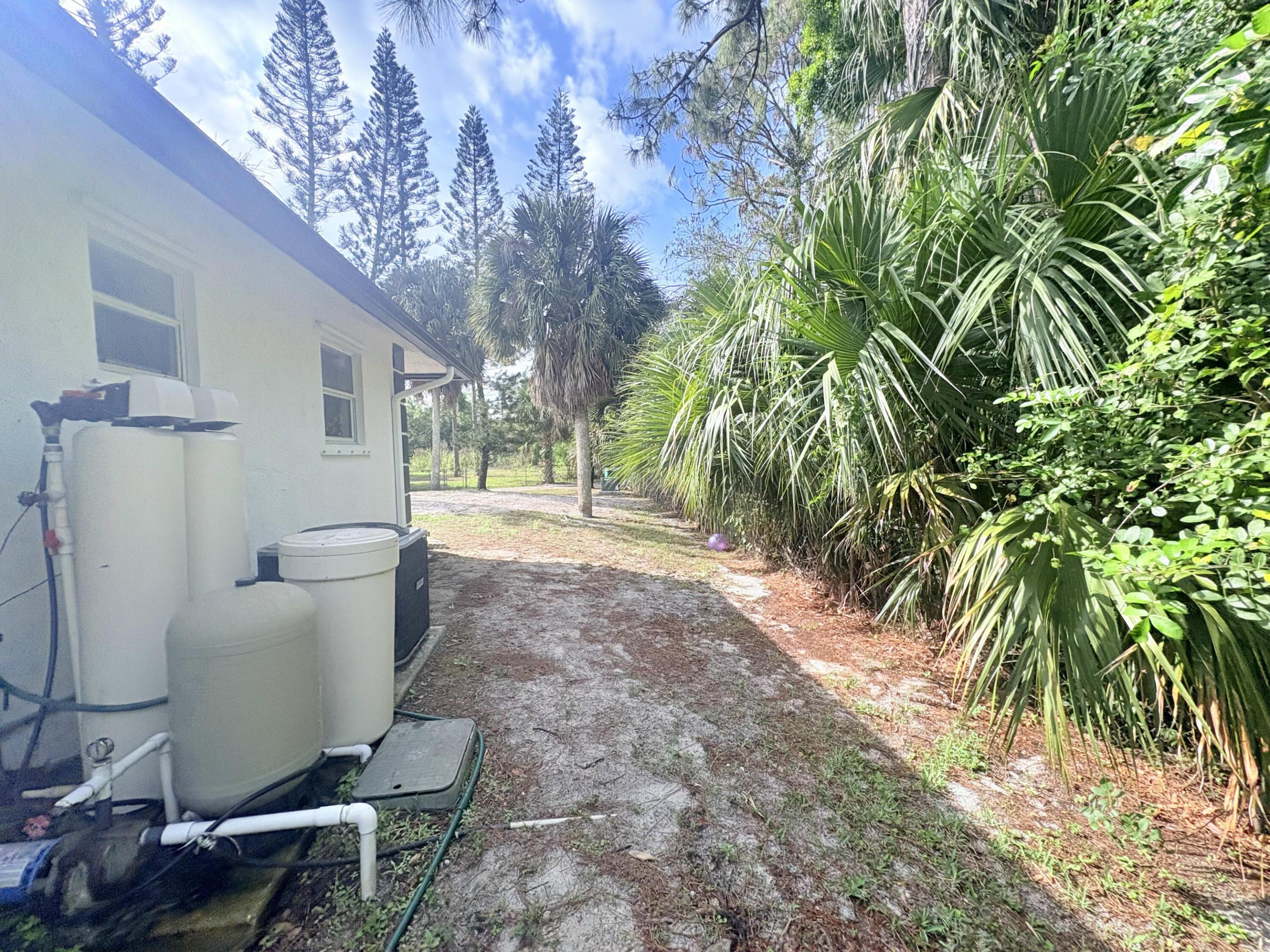 LOXAHATCHEE GROVES - Residential