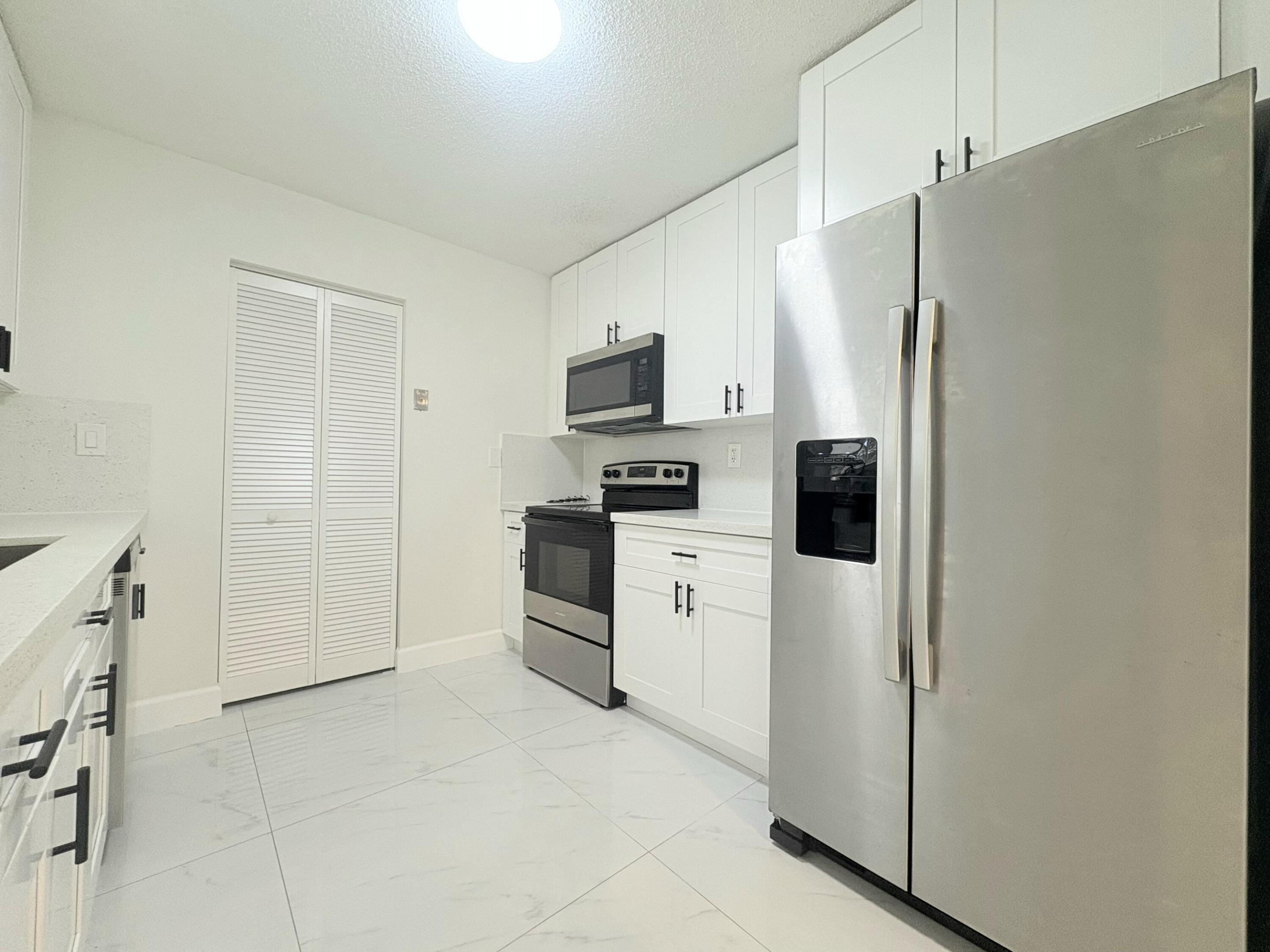 LOXAHATCHEE GROVES - Residential