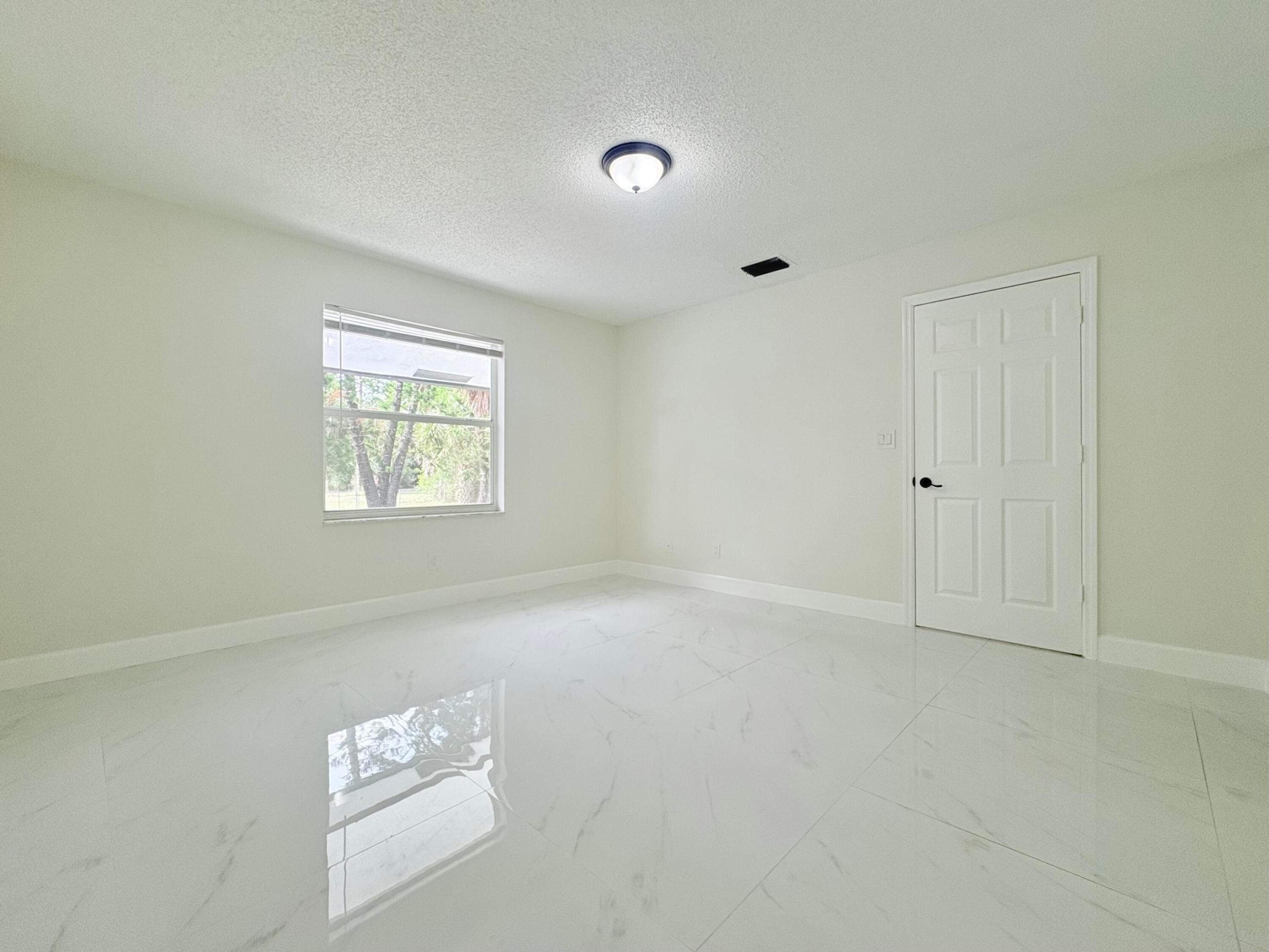LOXAHATCHEE GROVES - Residential