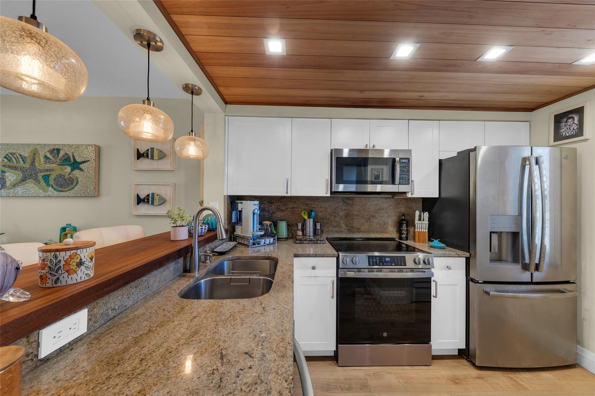 2228 N Cypress Bend Dr 204