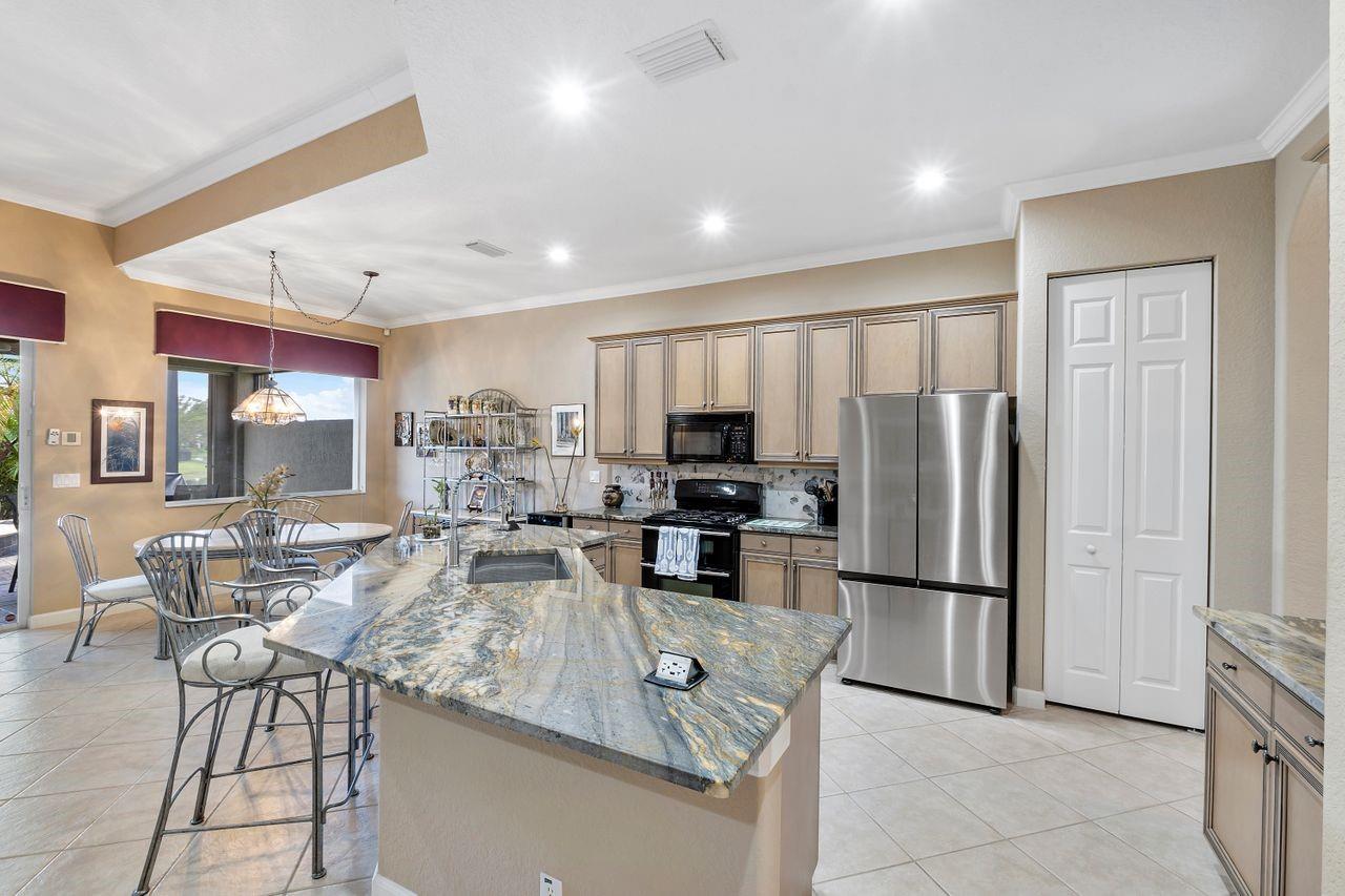 7753 NW 124th Ter