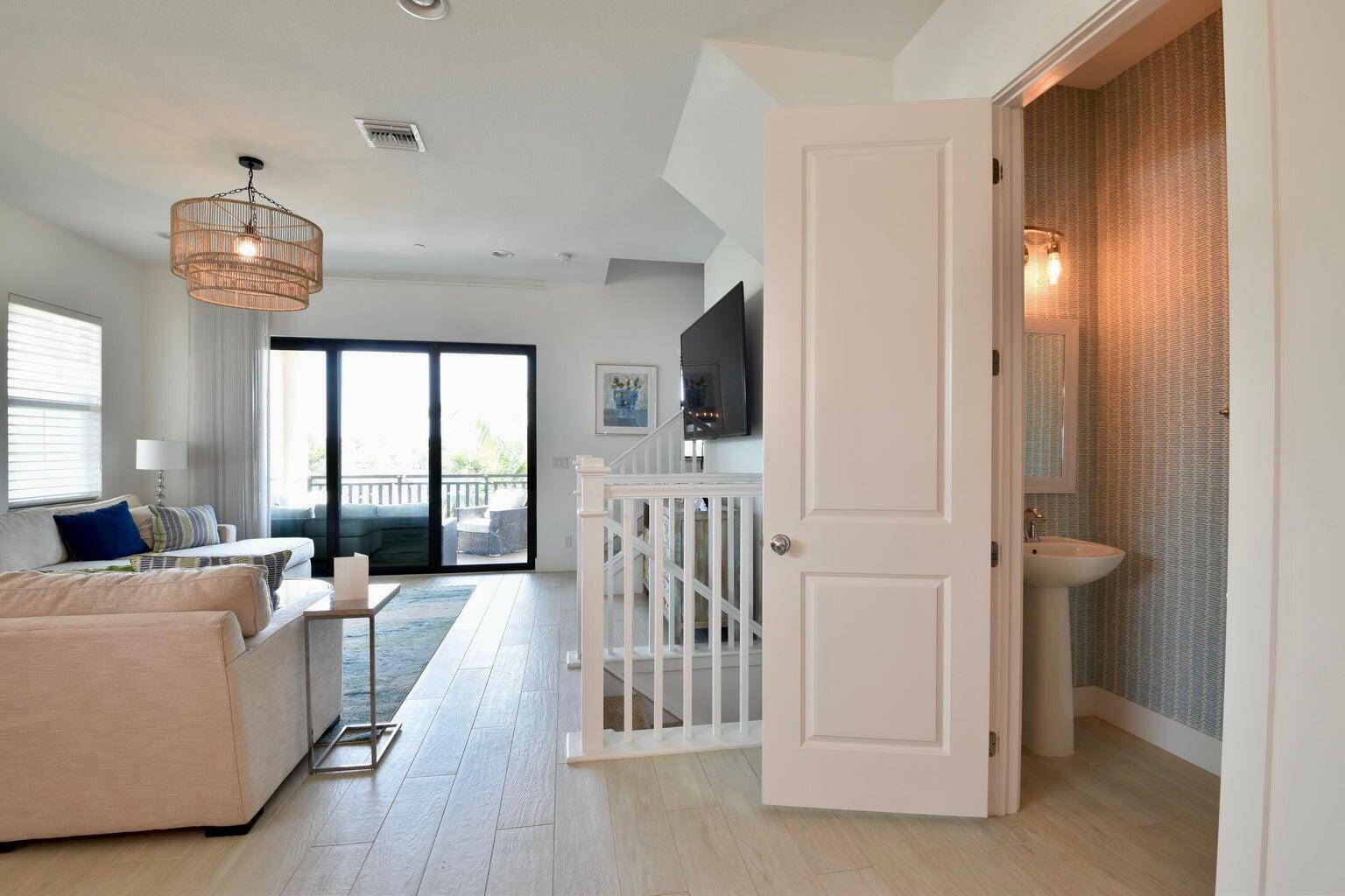 ALTON NEIGHBORHOOD - Residential Lease