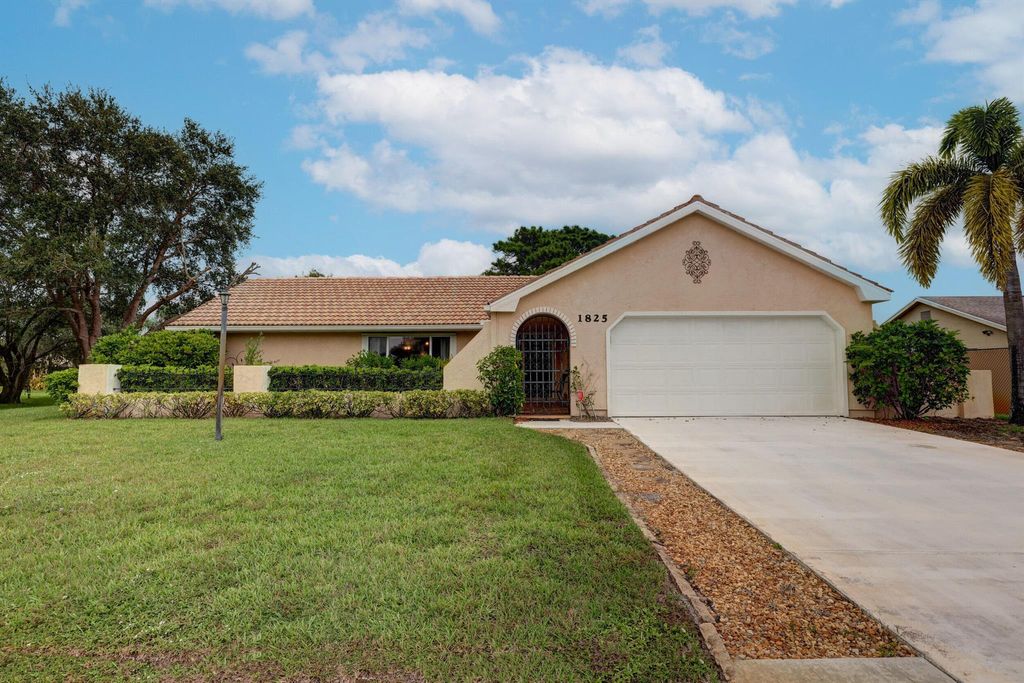 Photo of 1825 SE Carlin Avenue, Port St Lucie, FL 34952 (MLS # R10926469)