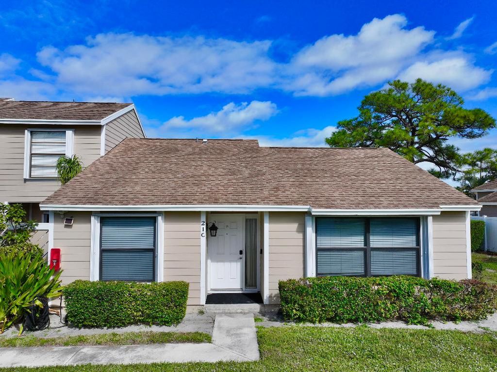 Photo of 104 Lakewood Drive #21c, Jupiter, FL 33458 (MLS # R11144261)