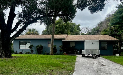 Photo of 612 N 23RD Street, Fort Pierce, FL 34950 (MLS # B26072354)