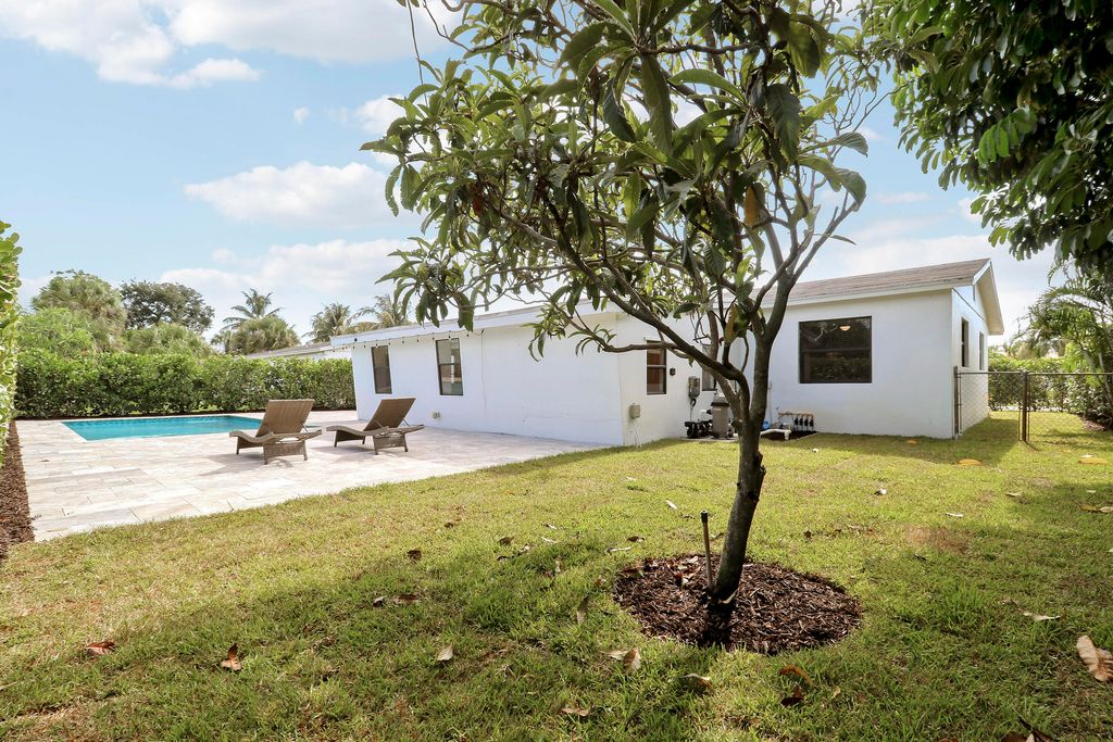 Photo of 816 Juniper Drive, North Palm Beach, FL 33408 (MLS # B26044627)