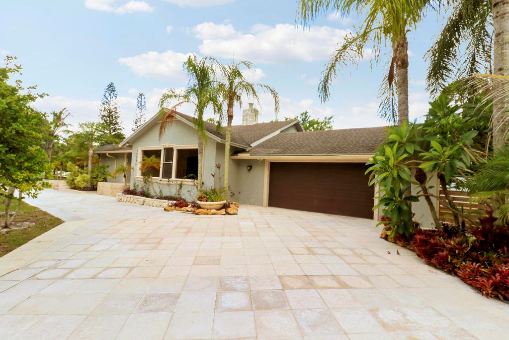 Photo of 15095 71st Drive N, Palm Beach Gardens, FL 33418 (MLS # B26050336)