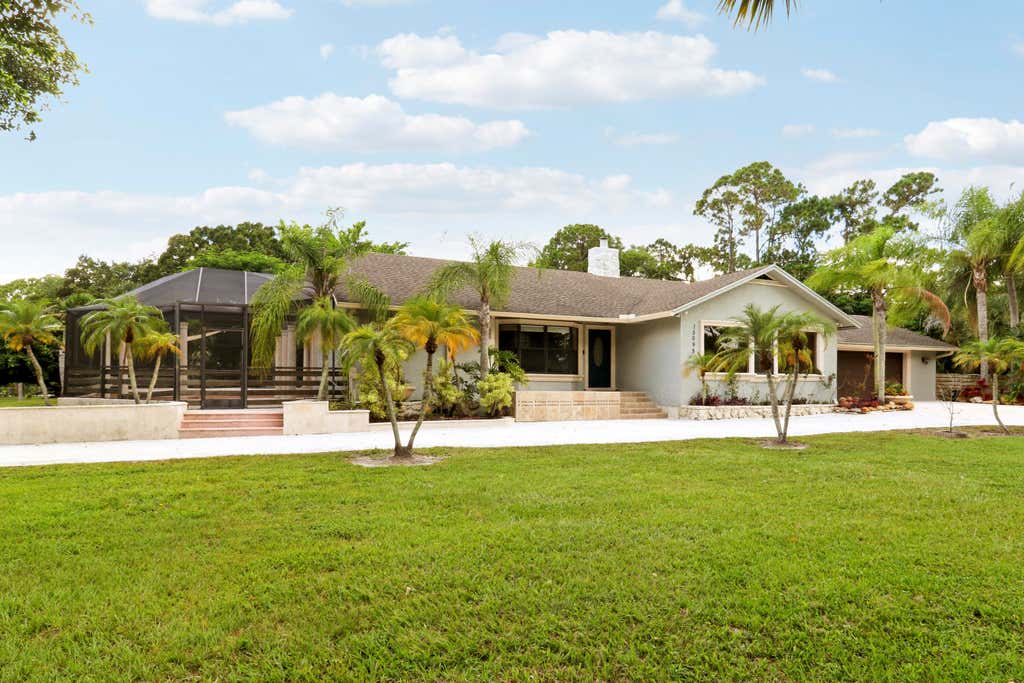 Photo of 15095 71st Drive N, Palm Beach Gardens, FL 33418 (MLS # B26050336)