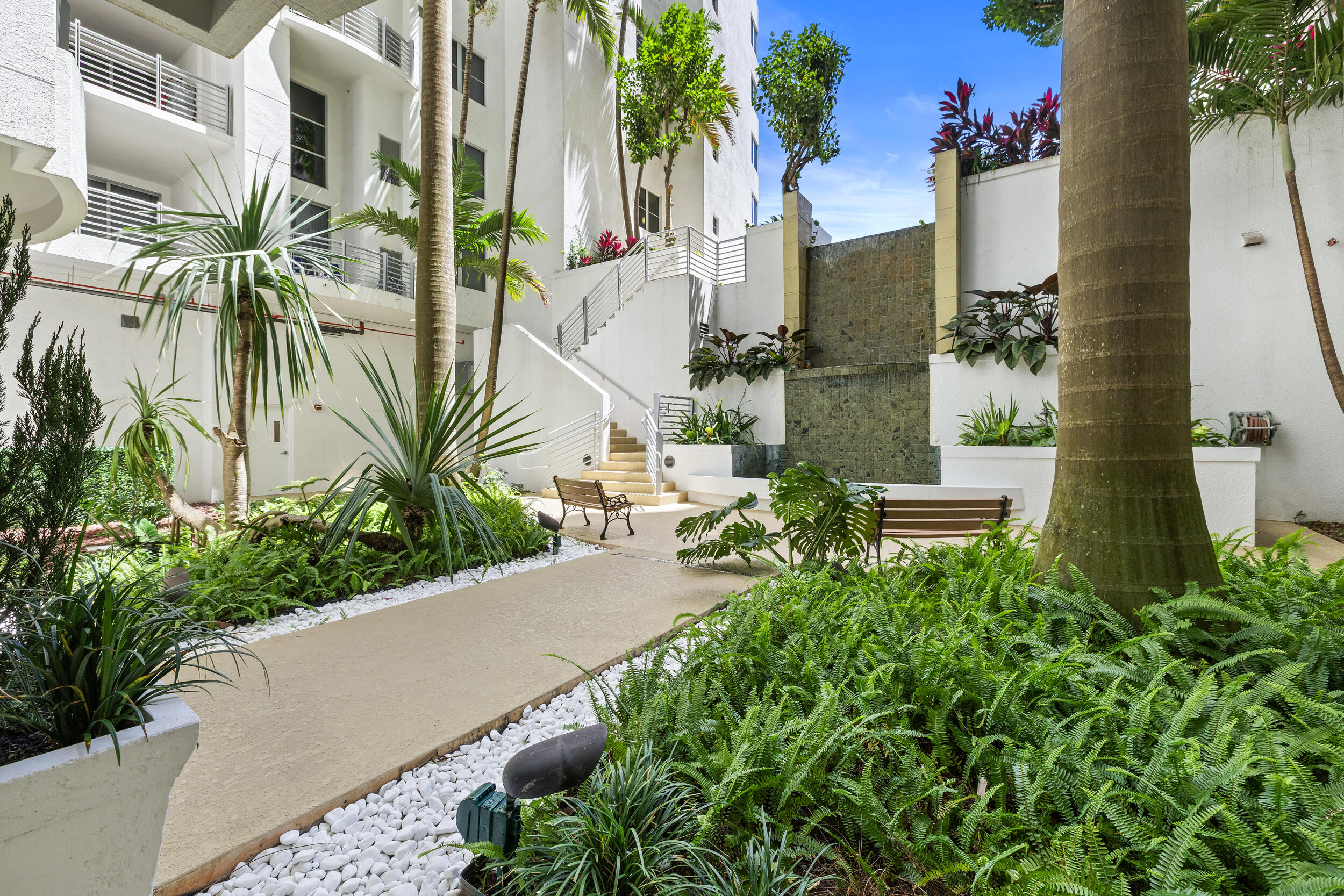 RADIUS CONDO - Residential Lease