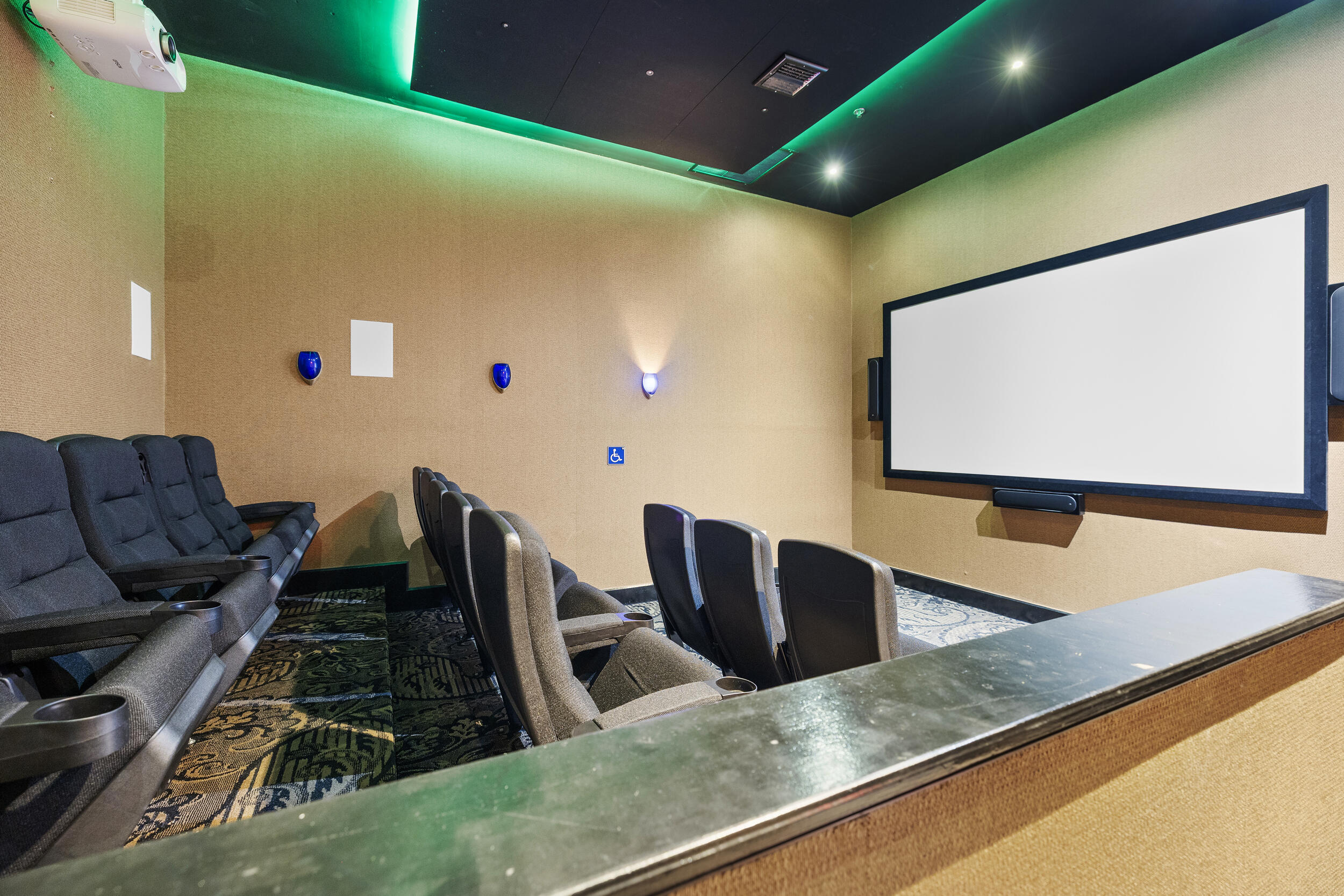RADIUS CONDO - Residential Lease
