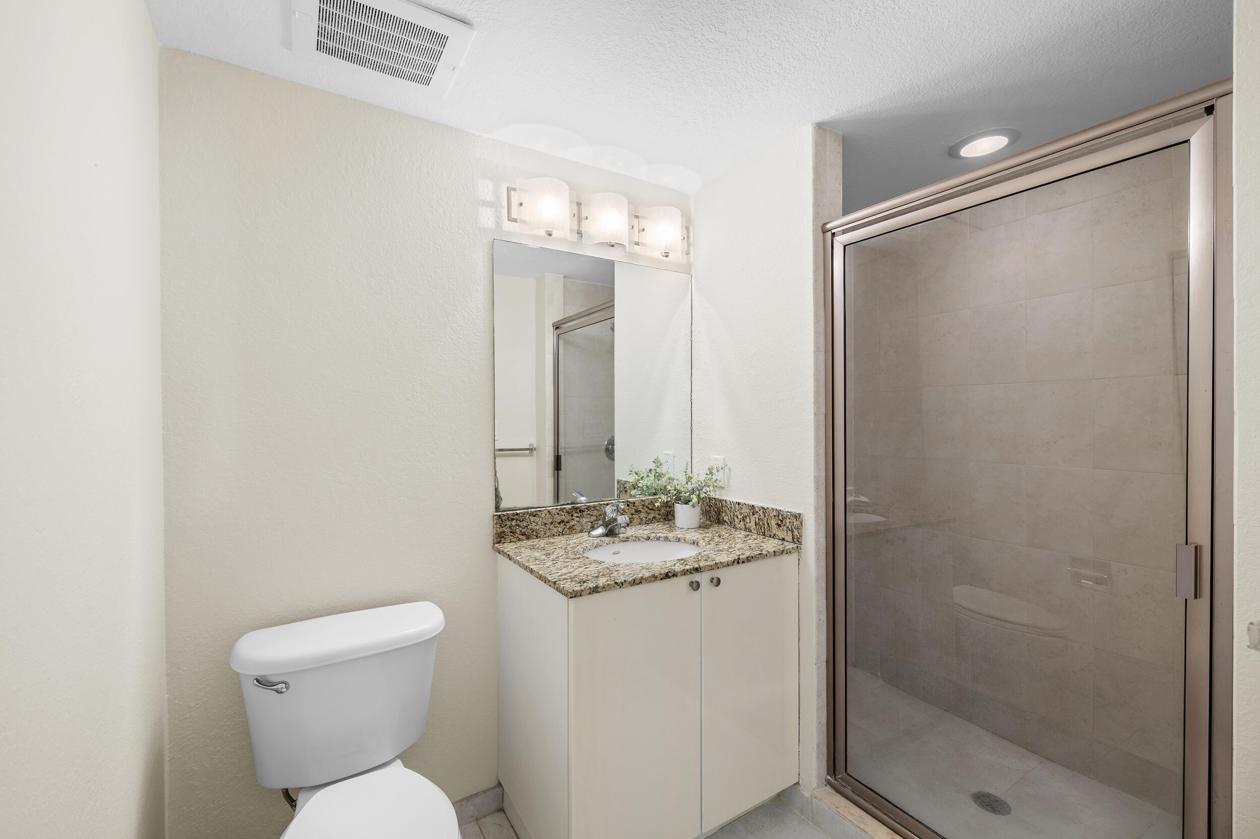 RADIUS CONDO - Residential Lease