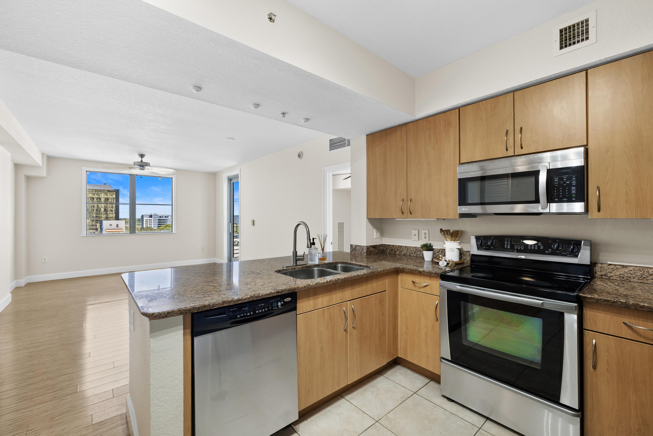 RADIUS CONDO - Residential Lease