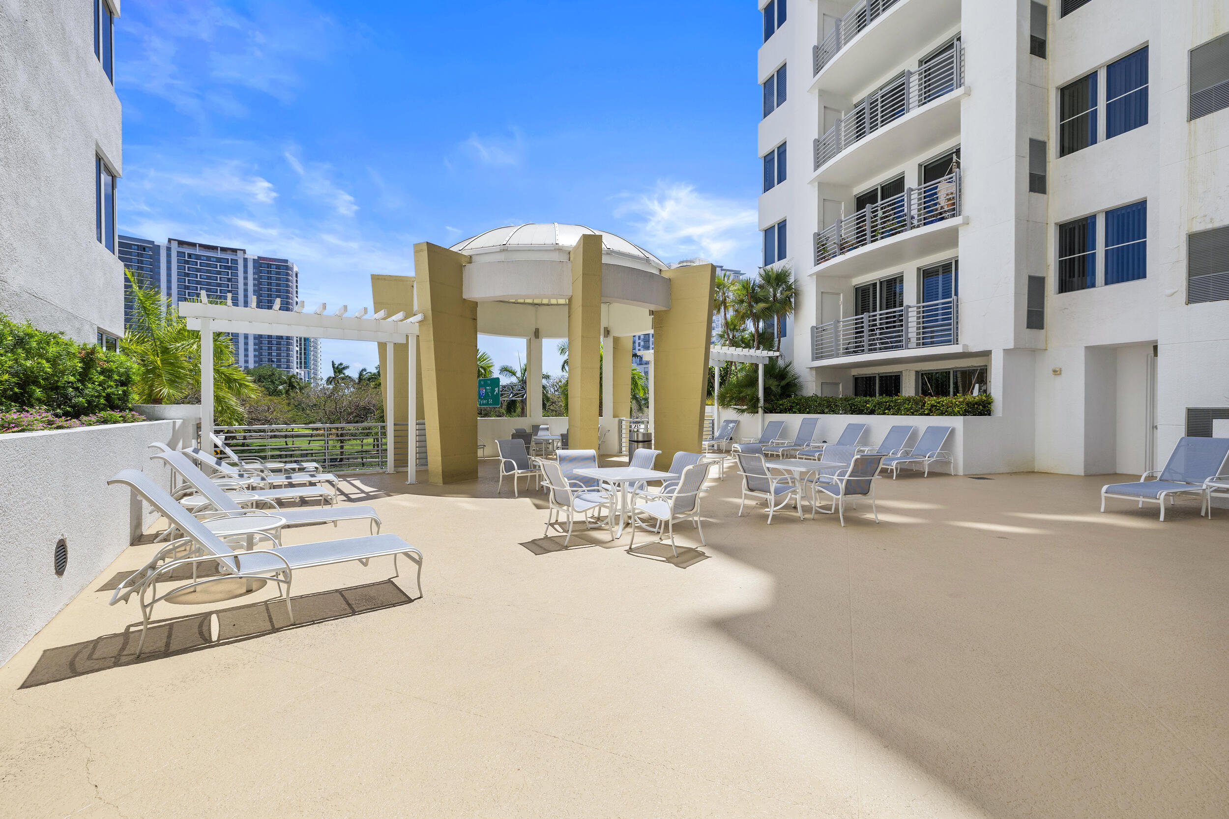 RADIUS CONDO - Residential Lease