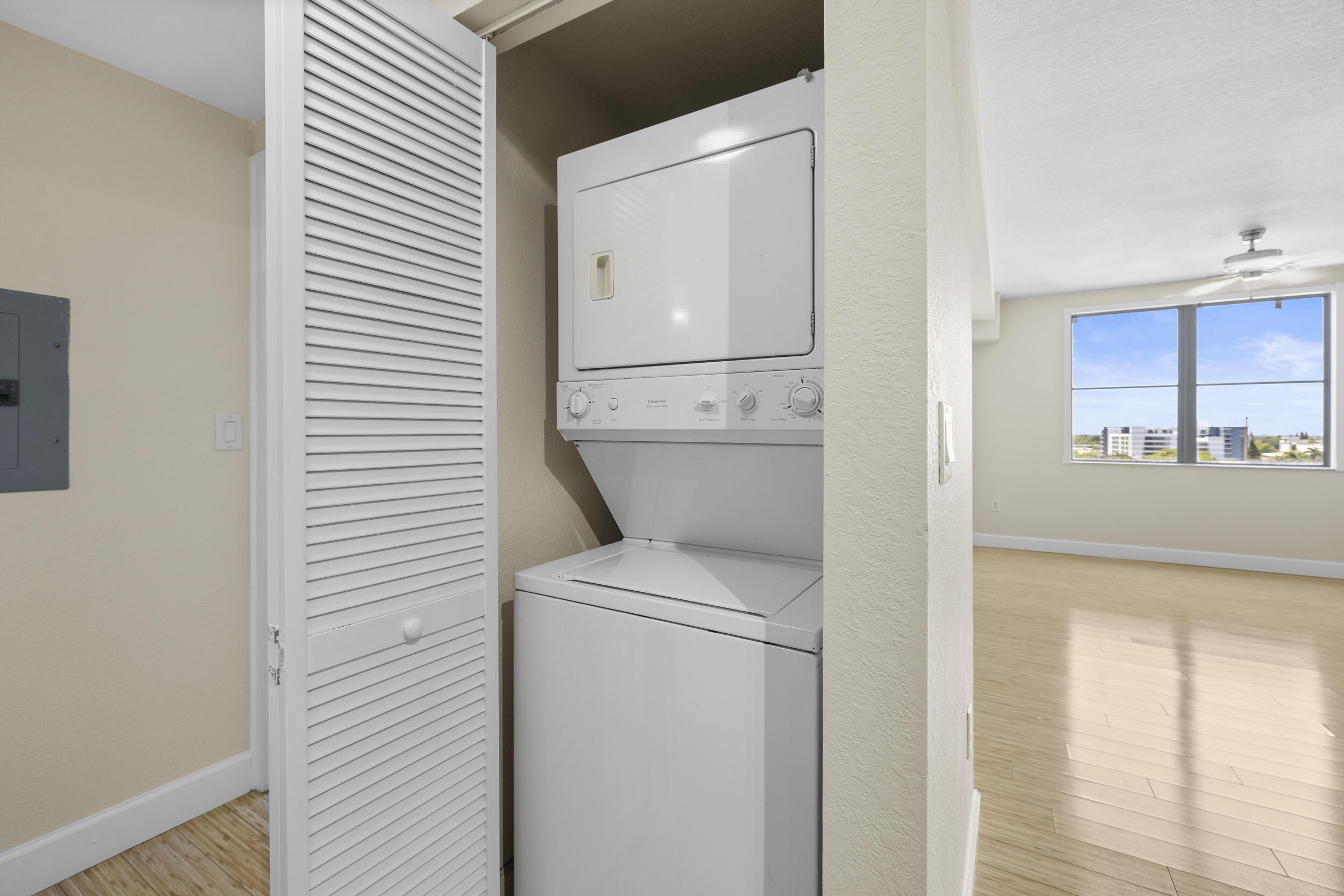 RADIUS CONDO - Residential Lease
