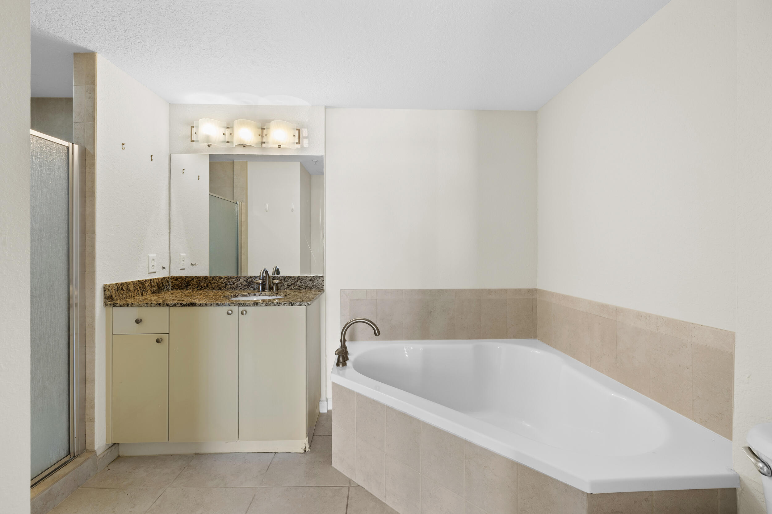 RADIUS CONDO - Residential Lease
