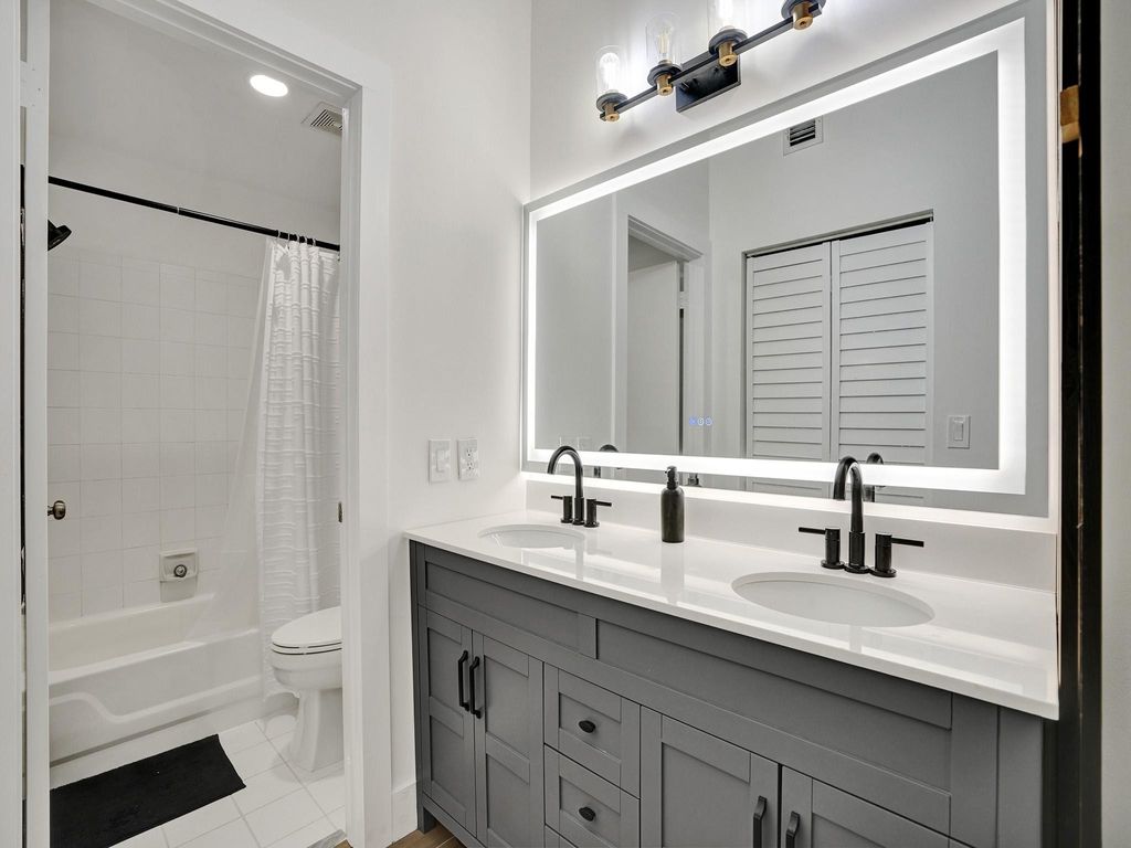 Photo of 912 Sevilla Circle, Weston, FL 33326 (MLS # F10552279)