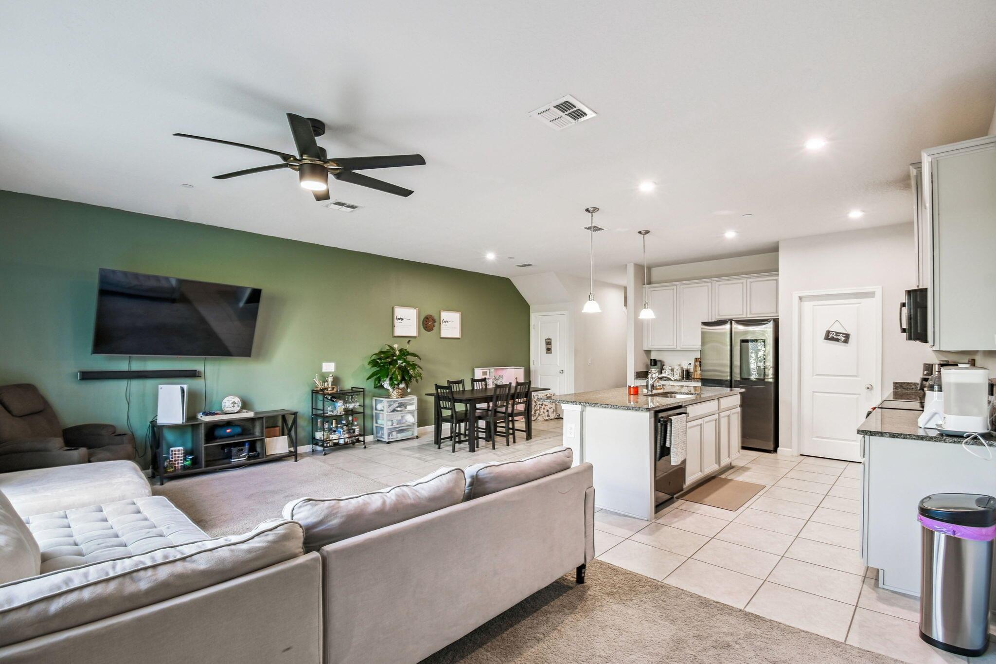 HOLDEN RIDGE TOWNHOMES - Residential