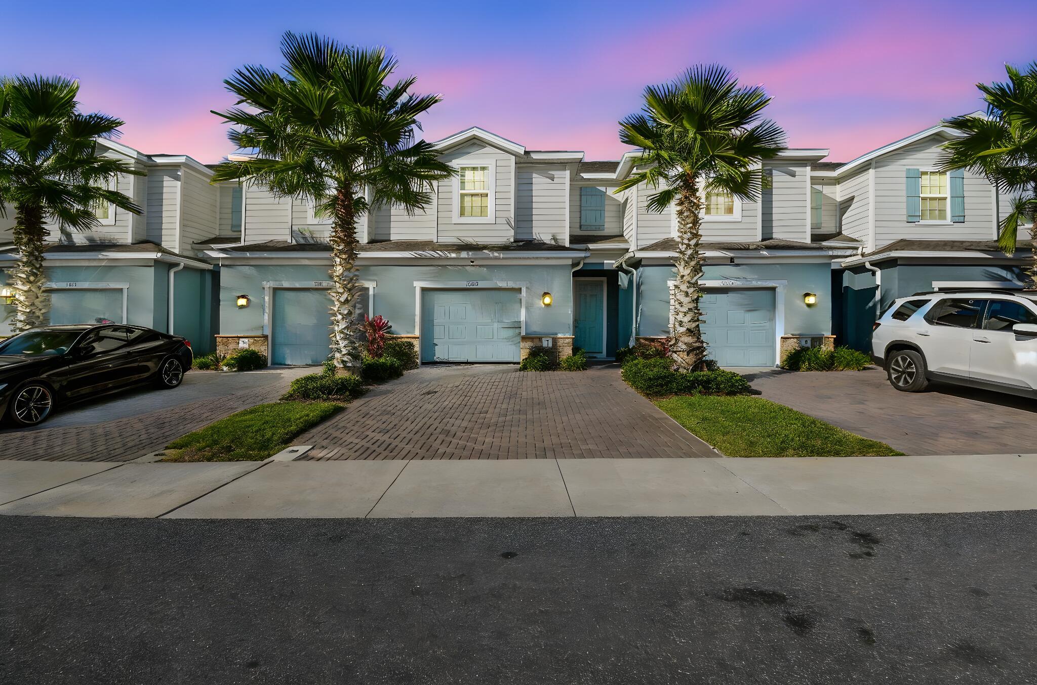 HOLDEN RIDGE TOWNHOMES - Residential