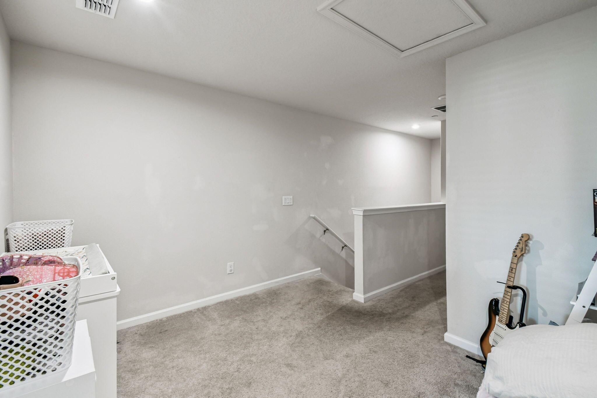 HOLDEN RIDGE TOWNHOMES - Residential