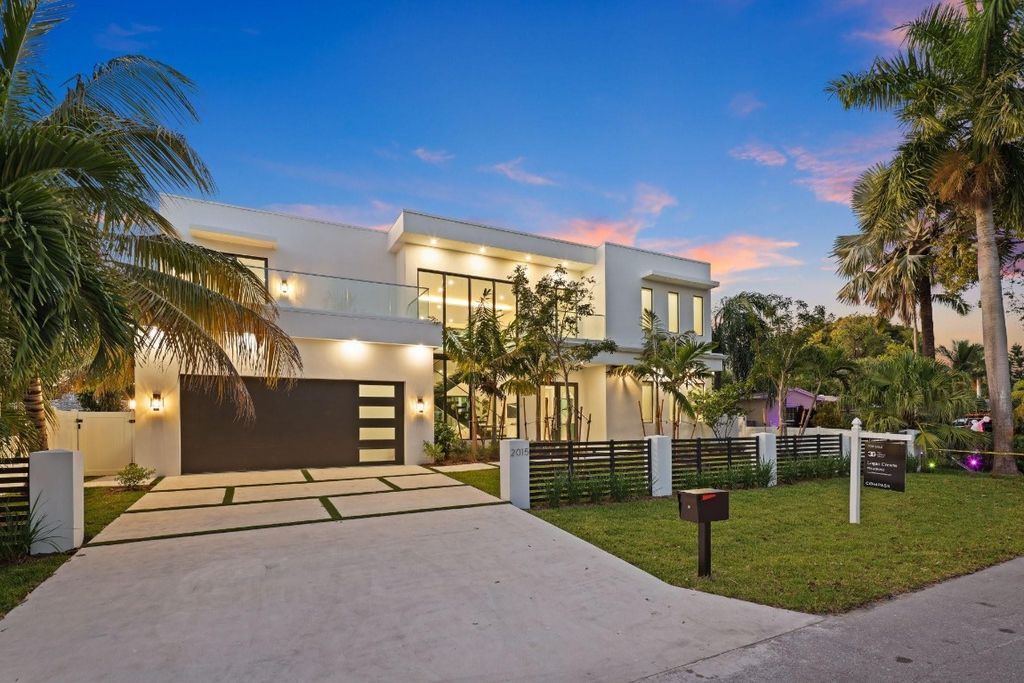 Photo of 2015 NE 4th Avenue, Wilton Manors, FL 33305 (MLS # F10546437)