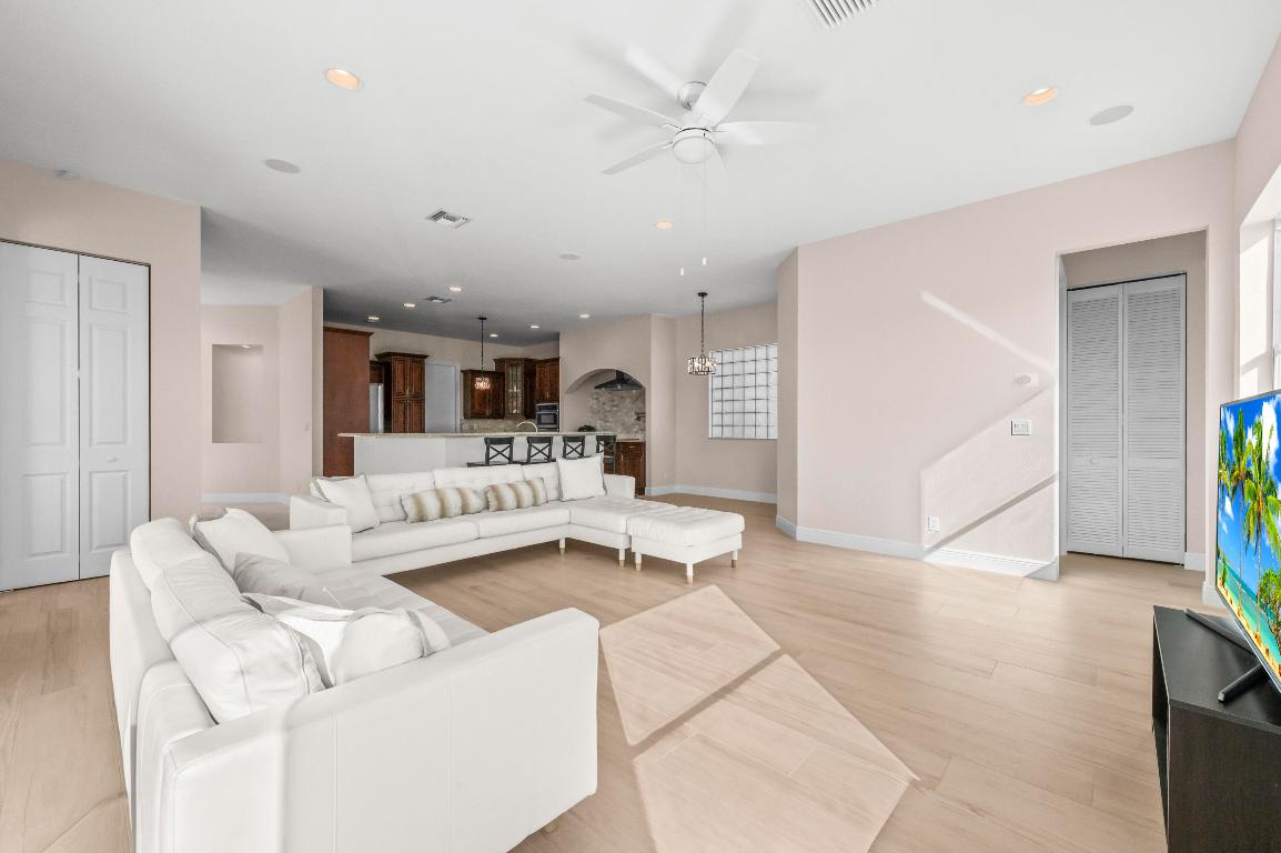 JONATHANS CREEK - Residential