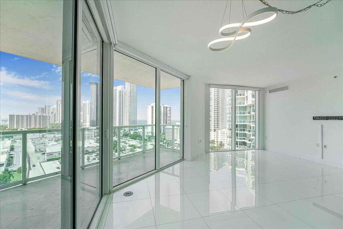 ST TROPEZ ON THE BAY II C - Residential