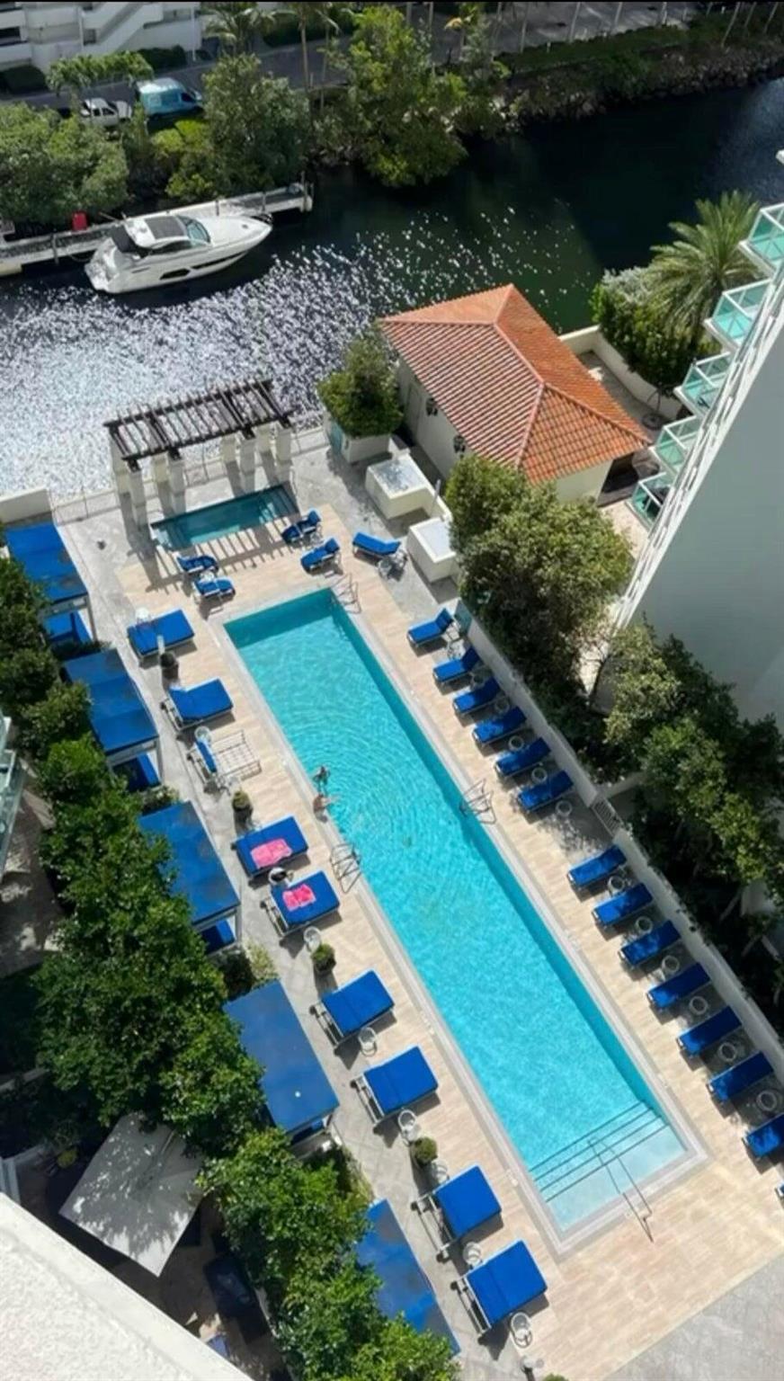 ST TROPEZ ON THE BAY II C - Residential
